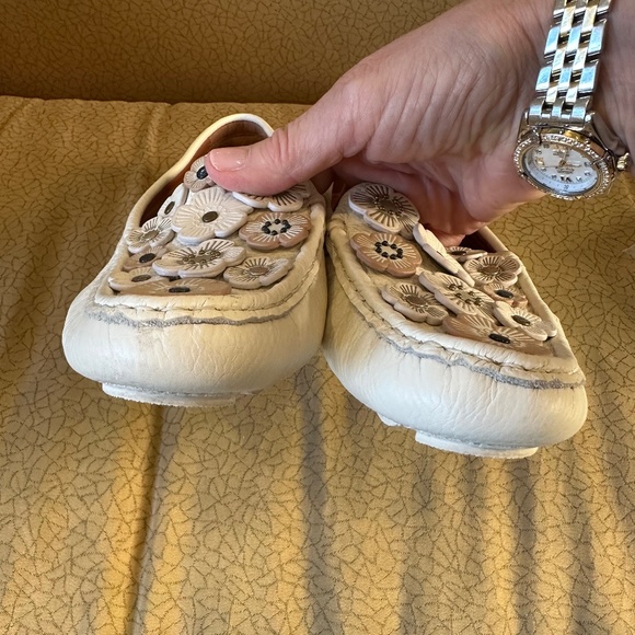 NEW! Coach Tea Rose Crosby Driver Moccasins Cream Colored Flats - Picture 9 of 14